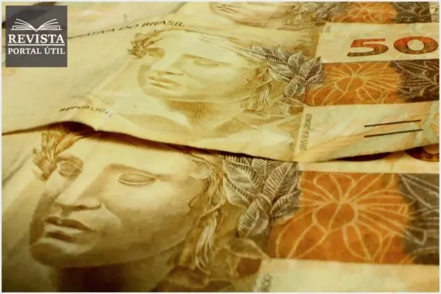 Como é definido o salário mínimo?