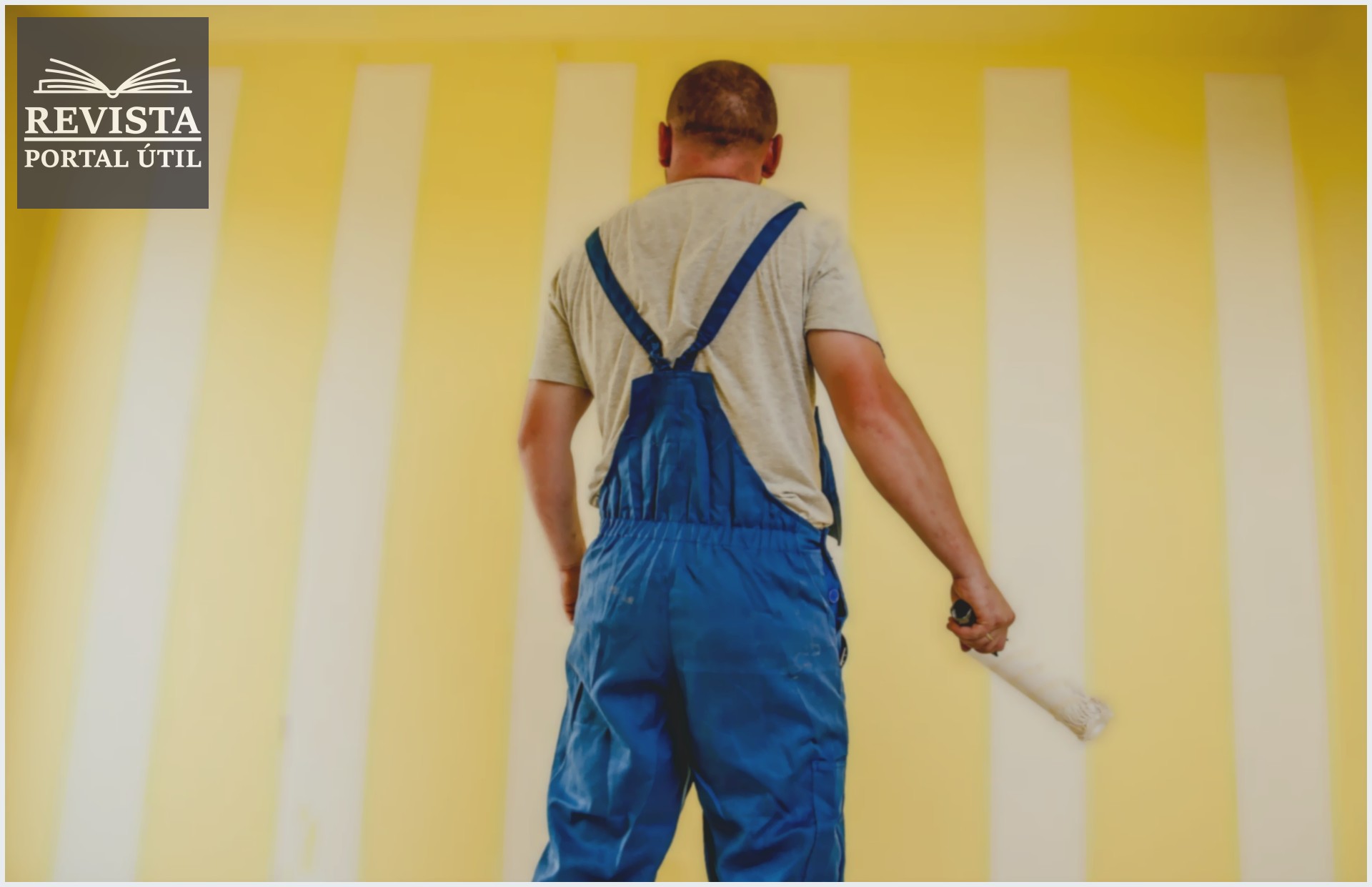 Pintor pintando uma casa