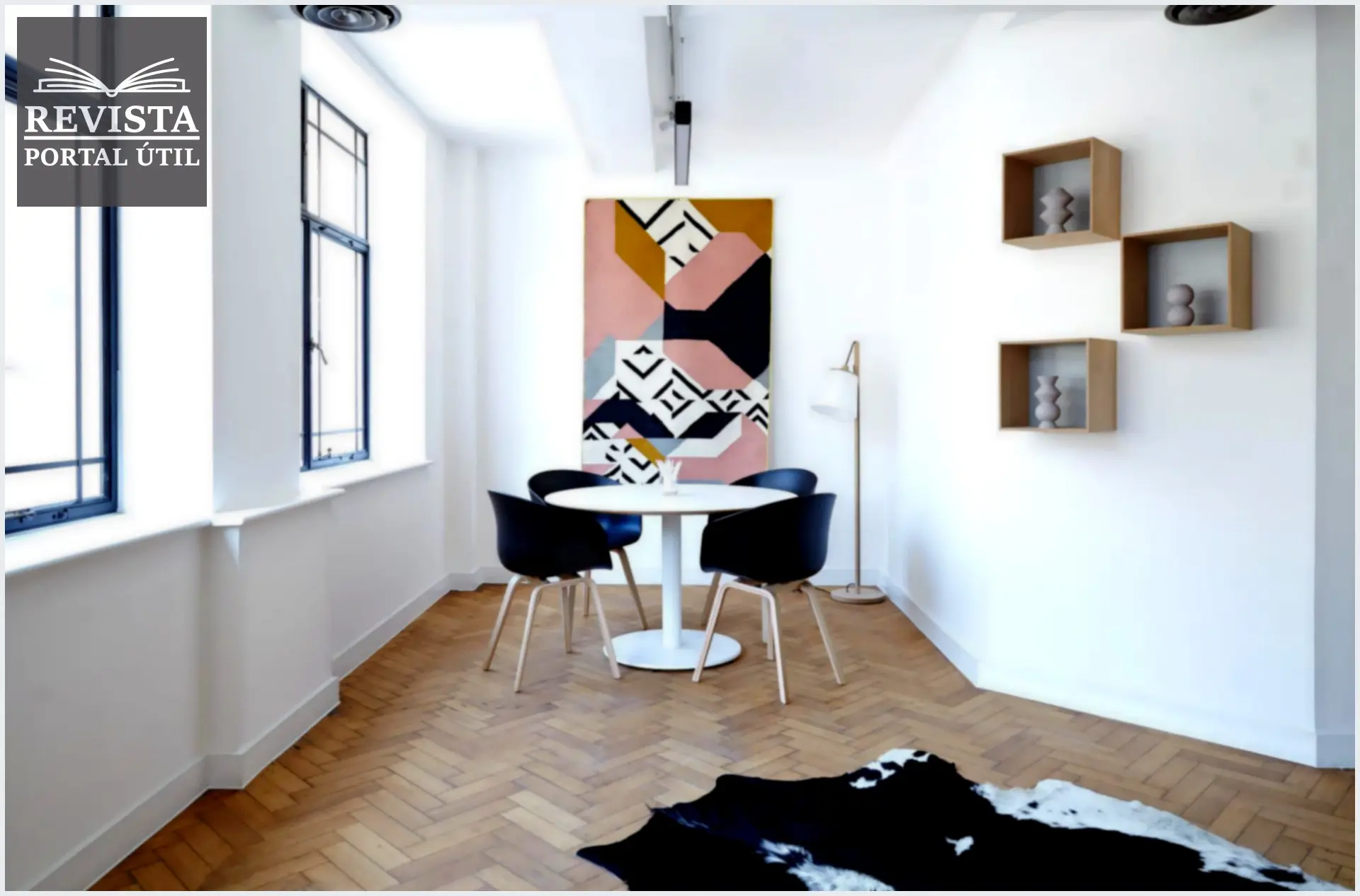 Como criar uma decoração aconchegante? Uma sala de estar decorada com uma mesa no meio