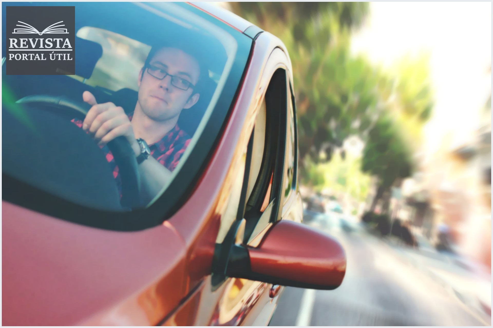 Motorista de aplicativo dirigindo um carro vermelho
