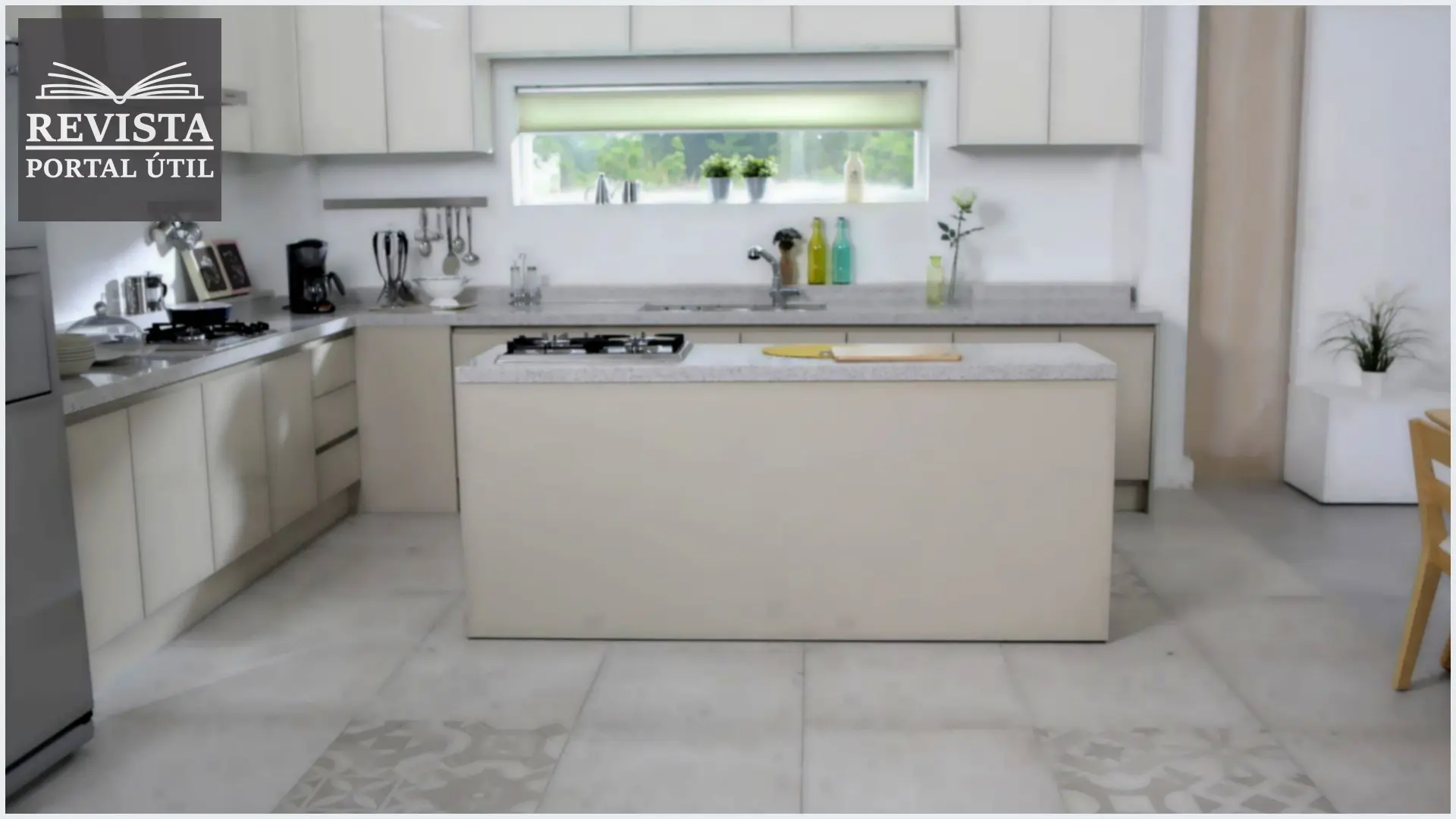 8 melhores pisos para a cozinha de sua casa ou apartamento Uma cozinha com piso de porcelanato