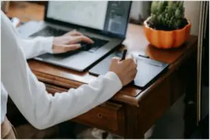 Dicas para mesa digitalizadora: Pode encostar a mão nela?
