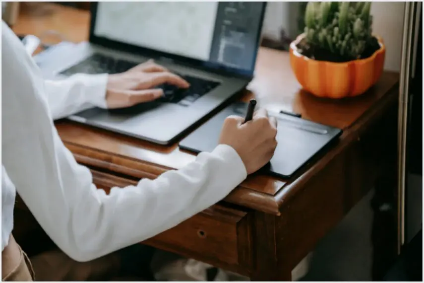 Dicas para mesa digitalizadora: Pode encostar a mão nela?