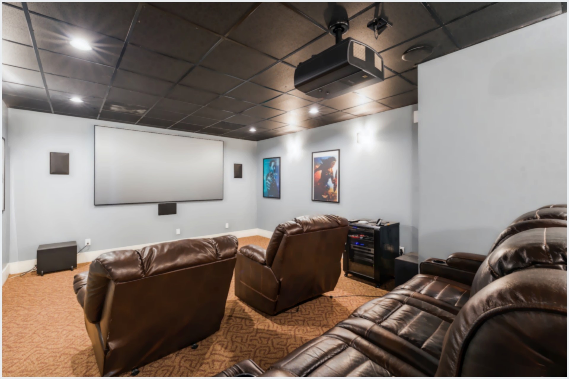 Sala de cinema em casa pequena: 4 dicas essenciais