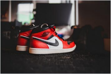 Tênis todo vermelho masculino: como combinar Tênis todo vermelho masculino: como combinar