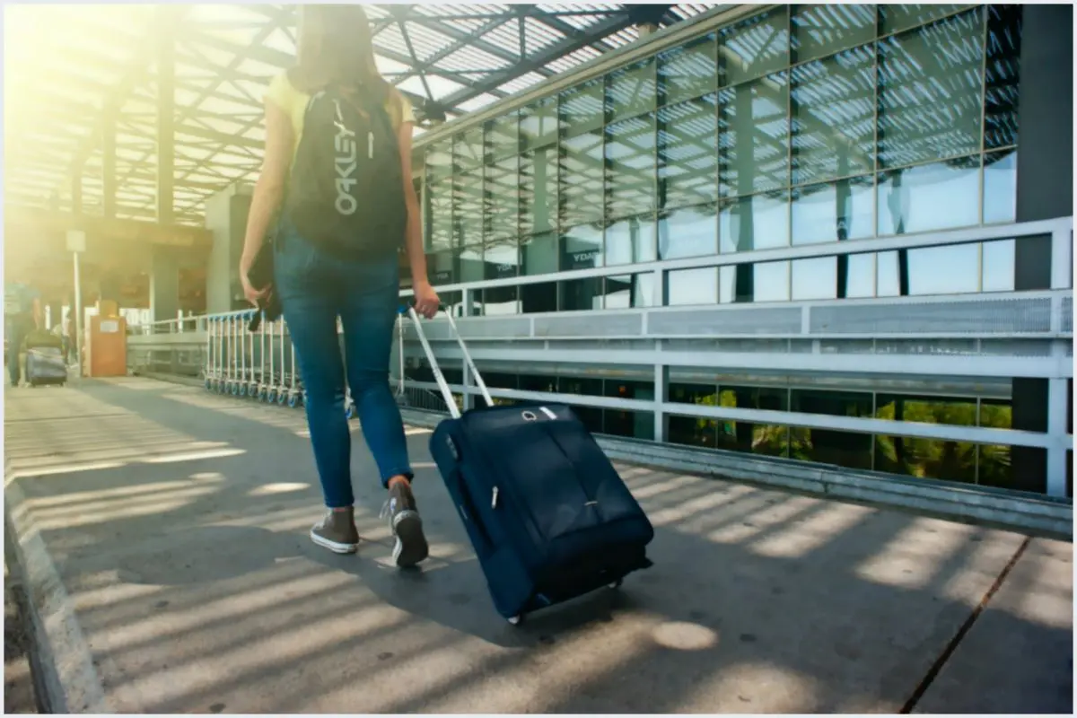 Vai viajar sozinha? 6 dicas para ter uma viagem segura Vai viajar sozinha? 6 dicas para ter uma viagem segura