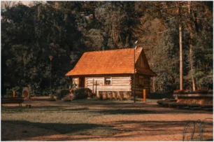 Bangalô de madeira: o refúgio perfeito para seu estilo de vida aconchegante!