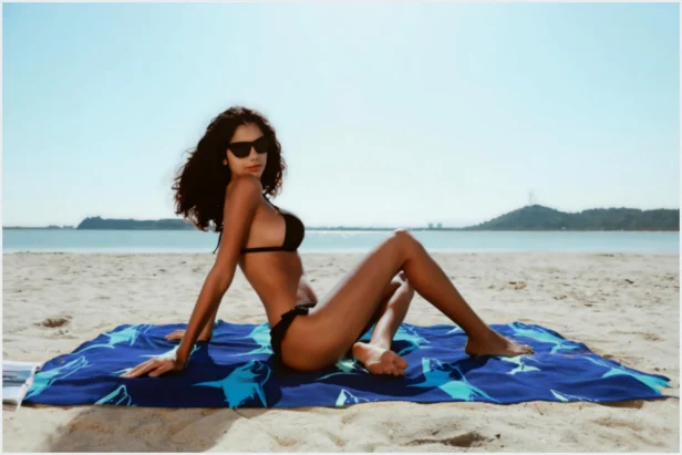 Acessórios também compõem o look praia