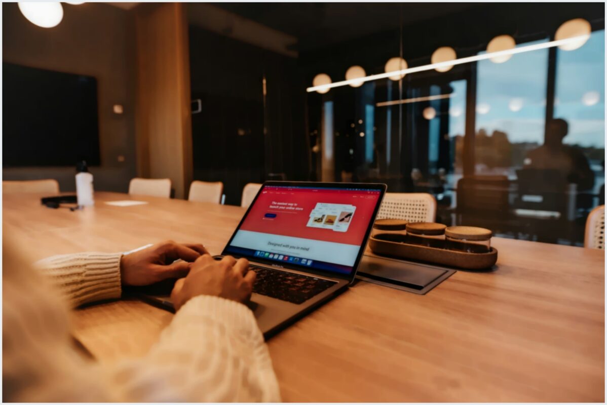 Ausência on-line de empresas e empresários pode acarretar prejuízos Ausência on-line de empresas e empresários pode acarretar prejuízos