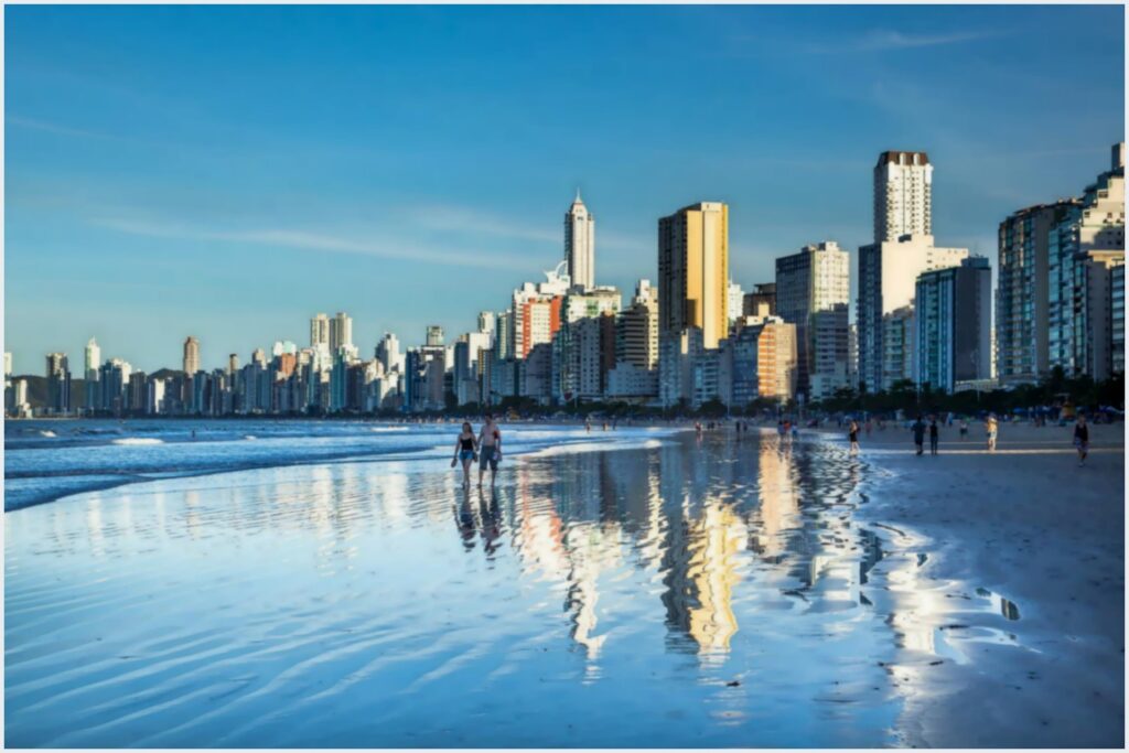 Como Balneário Camboriú se consolida como polo do mercado imobiliário de luxo na América Latina Como Balneário Camboriú se consolida como polo do mercado imobiliário de luxo na América Latina