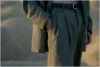 Decifrando o guarda-roupa masculino: o papel fundamental das calças Decifrando o guarda-roupa masculino: o papel fundamental das calças
