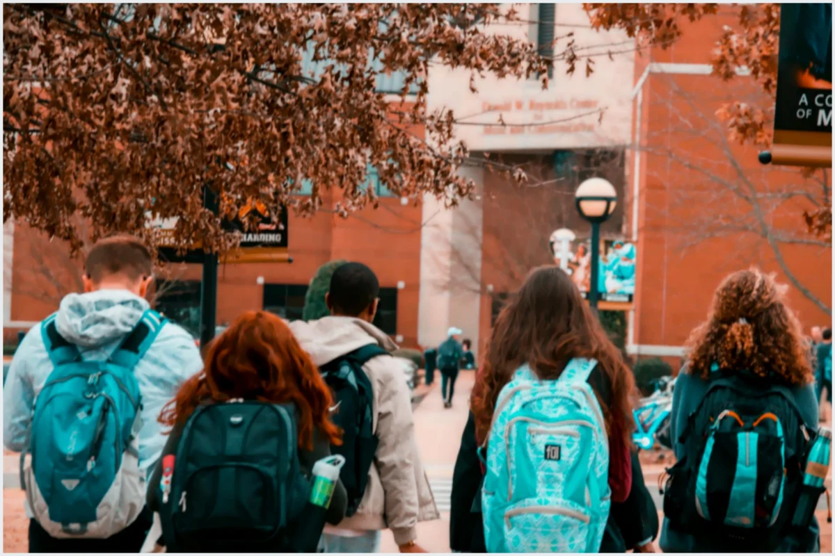 Faculdade em 3 Anos: Tudo Sobre os Cursos com 6 Semestres