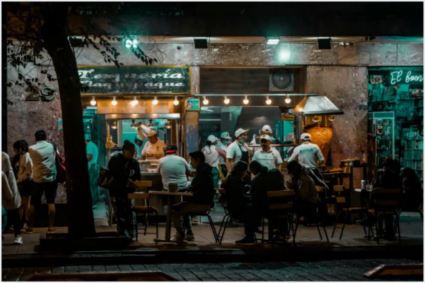 Noite em Barreirinhas: bares à beira-rio, forró e festas juninas locais