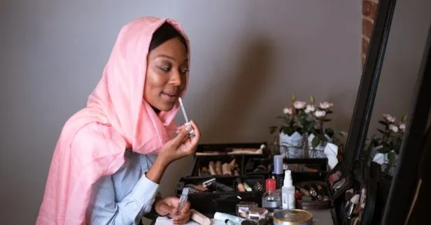 Muito além da cor: o guia definitivo para lábios perfeitos com lápis labial e batom Muito além da cor: o guia definitivo para lábios perfeitos com lápis labial e batom